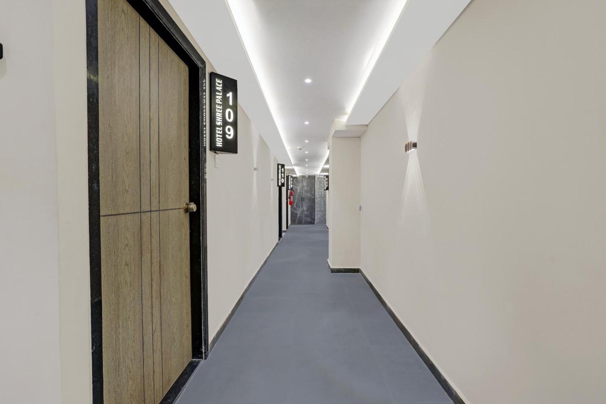 Hotel O Shree Palace Utrān Kültér fotó